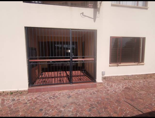 2 BEDROOM APARTMENT TO LET IN KENLEAF